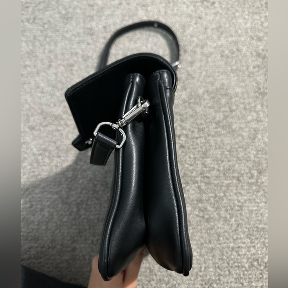 Matt & Nat Bag - Ito Crossbody Purse - Loom Collection - Black - Picture 12 of 16